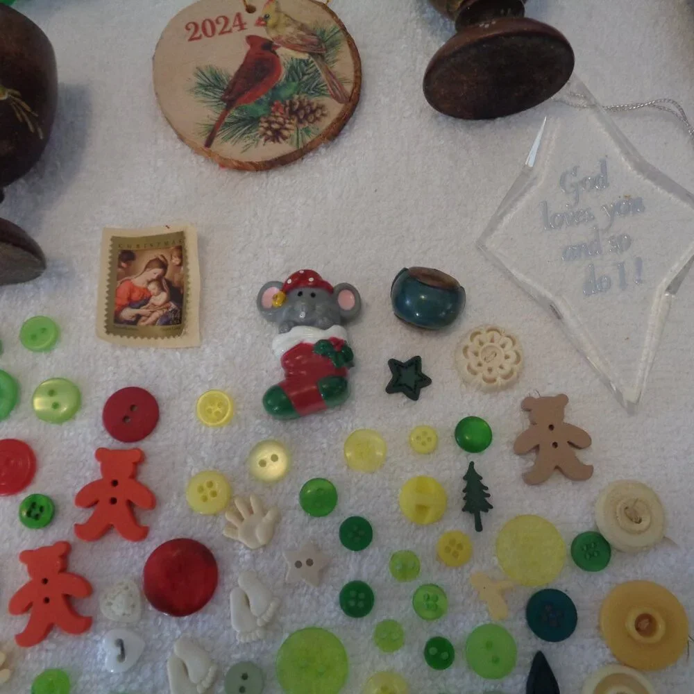 HOLIDAY STYLED LOT VINT TIE WOODEN TRUCK EGG CUPS ORN DODADS BUTTONS